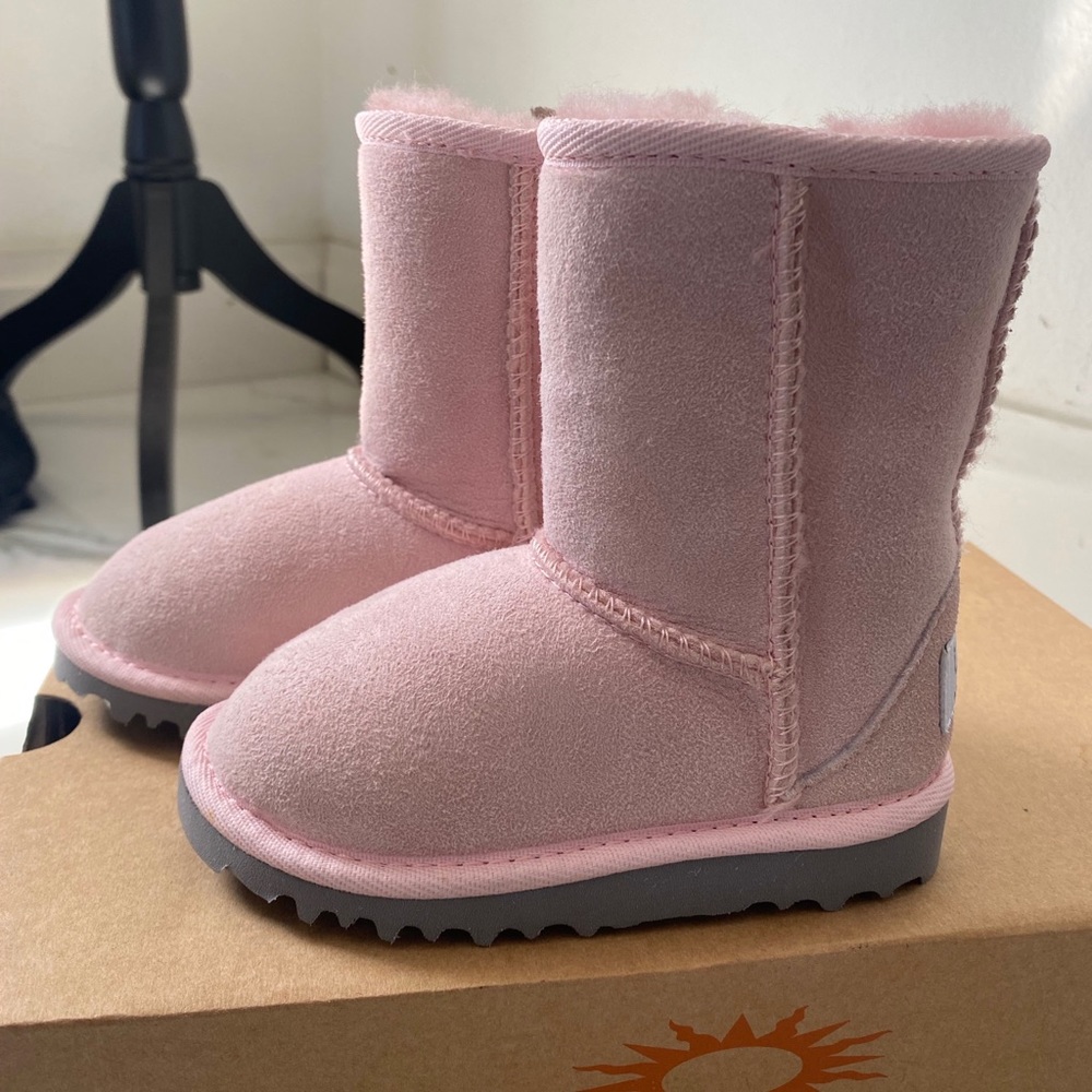 Baby pink Ugg boots 👶 💖